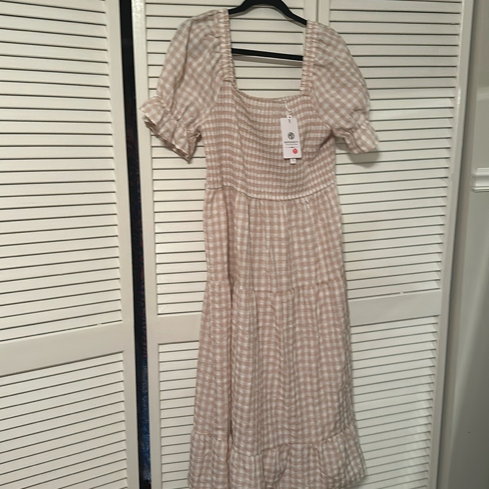 Merokeety Smocked Ginghan Tan and White Dress- NWT- Size XL